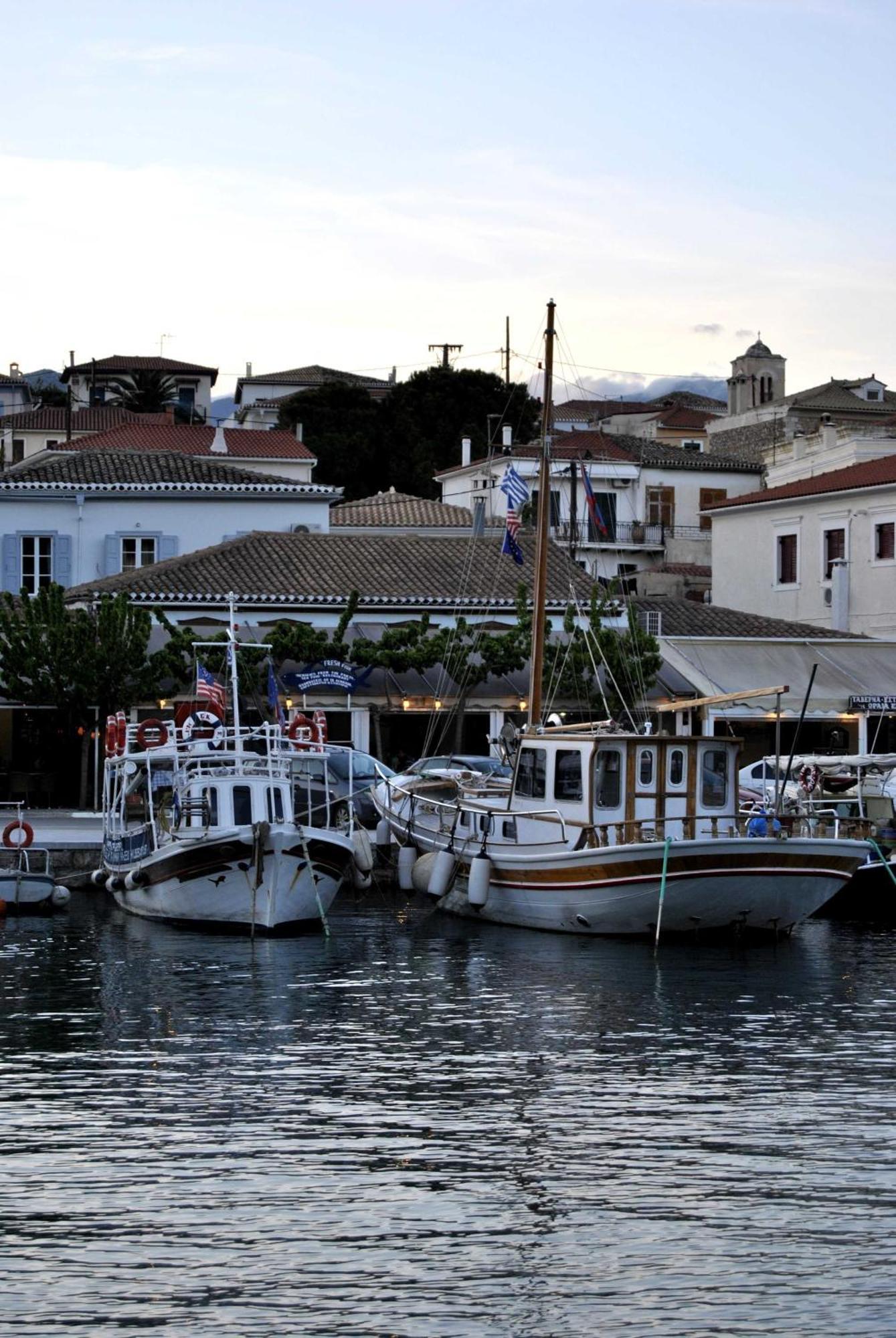 Φιλοξένια Aparthotel Γαλαξίδι Εξωτερικό φωτογραφία